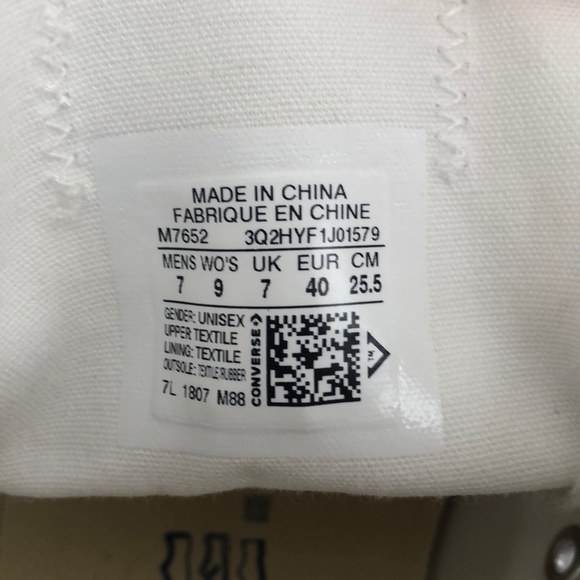 sold** Converse sneakers size 9 - Picture 4 of 4